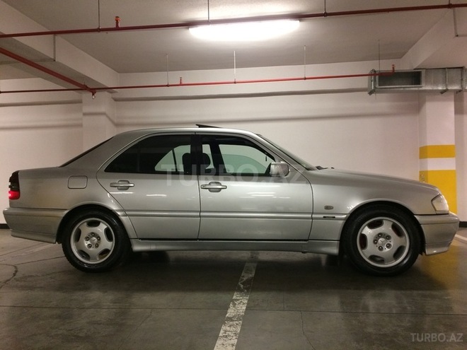 Mercedes C 220 1999, 249,000 km - 2.2 l - Bakı