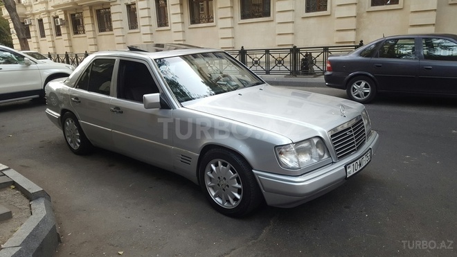 Mercedes E 220 1995, 280,000 km - 2.2 l - Bakı
