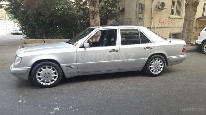 Mercedes E 220 1995, 280,000 km - 2.2 l - Bakı