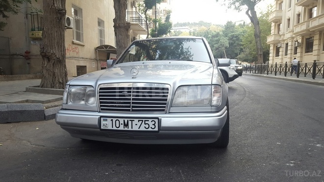 Mercedes E 220 1995, 280,000 km - 2.2 l - Bakı