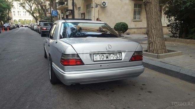 Mercedes E 220 1995, 280,000 km - 2.2 l - Bakı