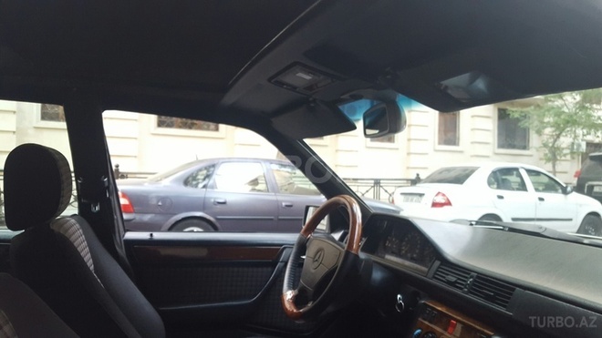 Mercedes E 220 1995, 280,000 km - 2.2 l - Bakı