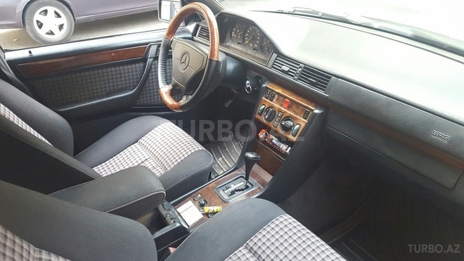 Mercedes E 220 1995, 280,000 km - 2.2 l - Bakı