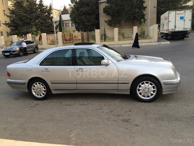 Mercedes E 200 2000, 241,000 km - 2.0 л - Bakı