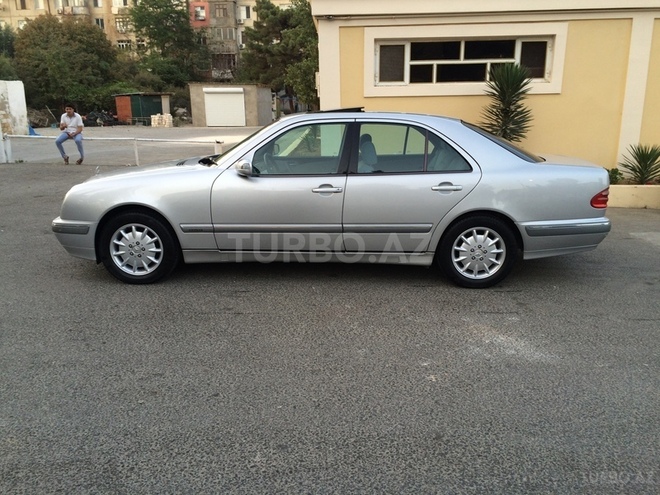 Mercedes E 200 2000, 241,000 km - 2.0 л - Bakı