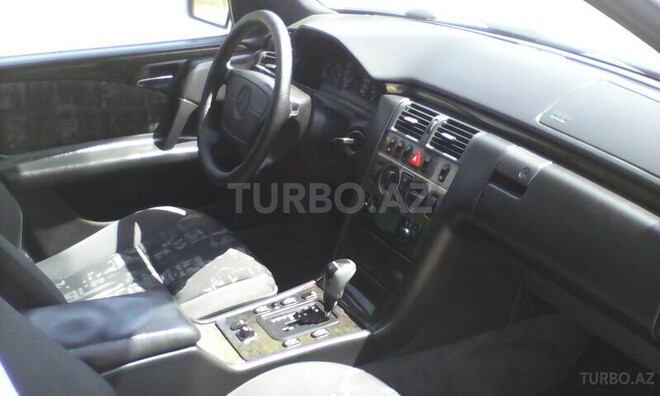 Mercedes E 240 1998, 175,870 km - 2.4 l - Gəncə