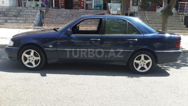Mercedes C 220 1998, 328,000 km - 2.2 l - Bakı