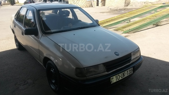 Opel Vectra 1992, 255,000 km - 1.6 l - Gəncə