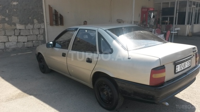 Opel Vectra 1992, 255,000 km - 1.6 l - Gəncə