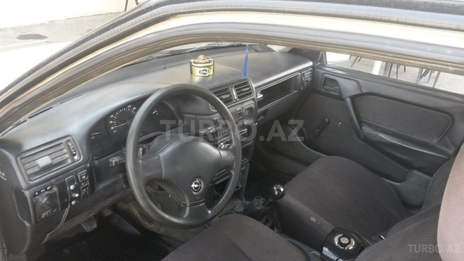 Opel Vectra 1992, 255,000 km - 1.6 l - Gəncə