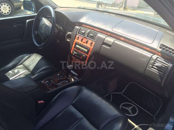 Mercedes E 240 1998, 280,000 km - 2.4 l - Bakı