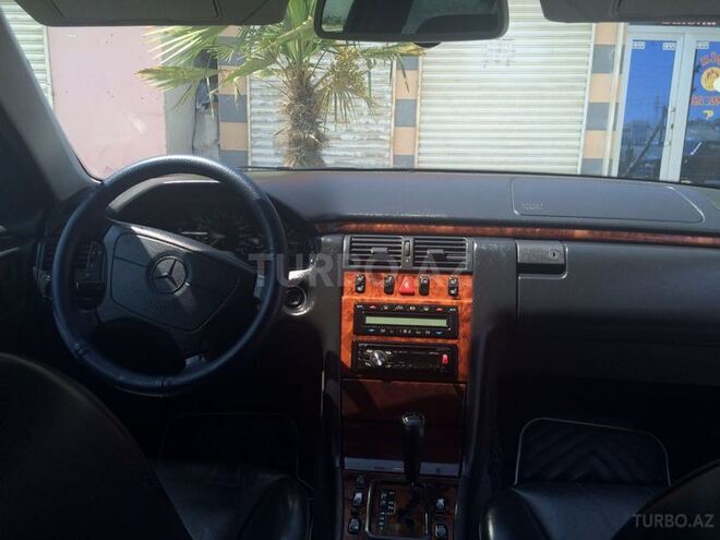 Mercedes E 240 1998, 280,000 km - 2.4 l - Bakı
