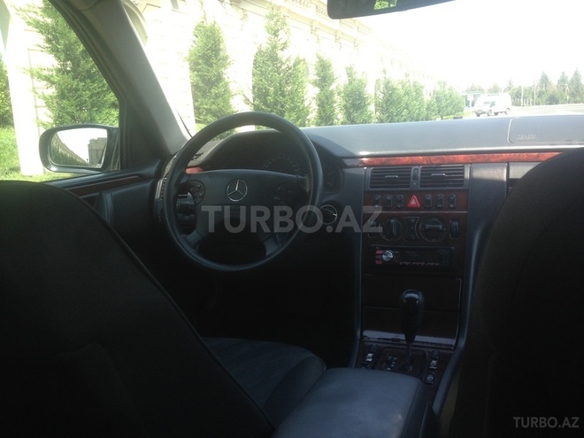 Mercedes E 220 2001, 354,000 km - 2.2 l - Gəncə