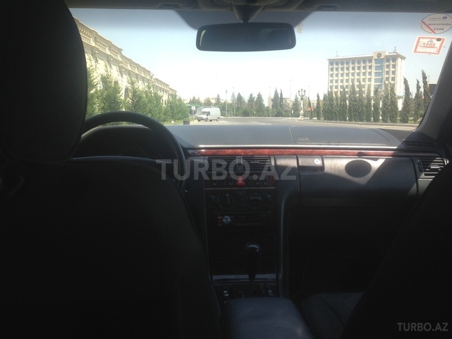 Mercedes E 220 2001, 354,000 km - 2.2 l - Gəncə