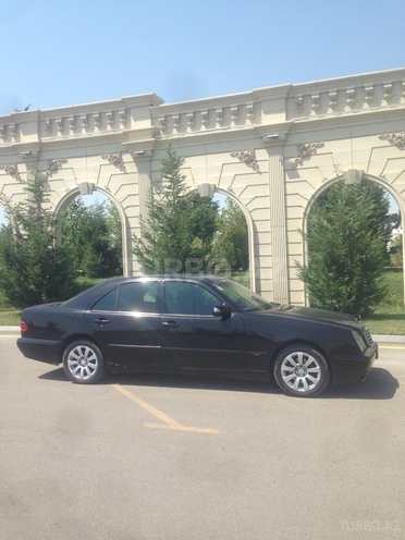 Mercedes E 220 2001, 354,000 km - 2.2 l - Gəncə