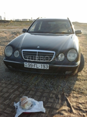 Mercedes E 220 2000, 366,000 km - 2.2 l - Bakı