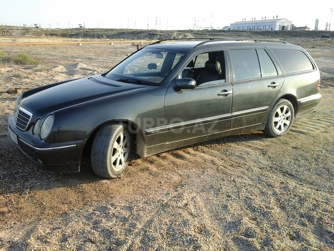 Mercedes E 220 2000, 366,000 km - 2.2 l - Bakı