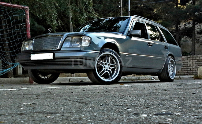 Mercedes E 280 1995, 254,000 km - 2.8 л - Bakı