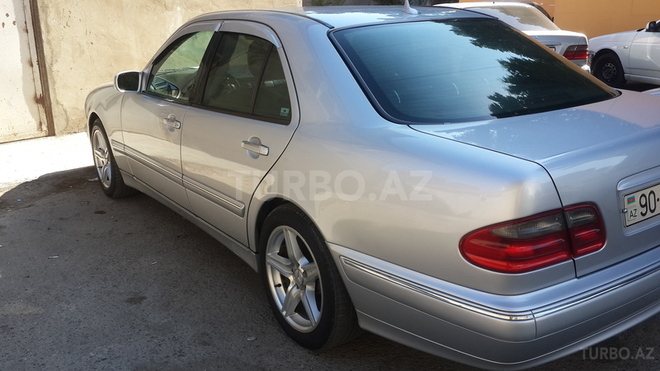 Mercedes E 220 2001, 2,451,112 km - 2.2 л - Bakı