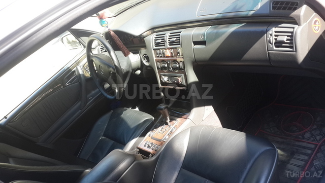 Mercedes E 220 2001, 2,451,112 km - 2.2 л - Bakı