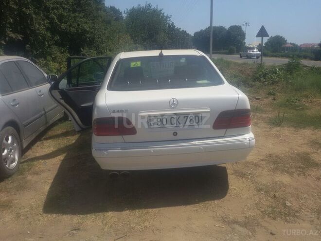 Mercedes E 240 1999, 210,000 km - 2.4 l - Bakı