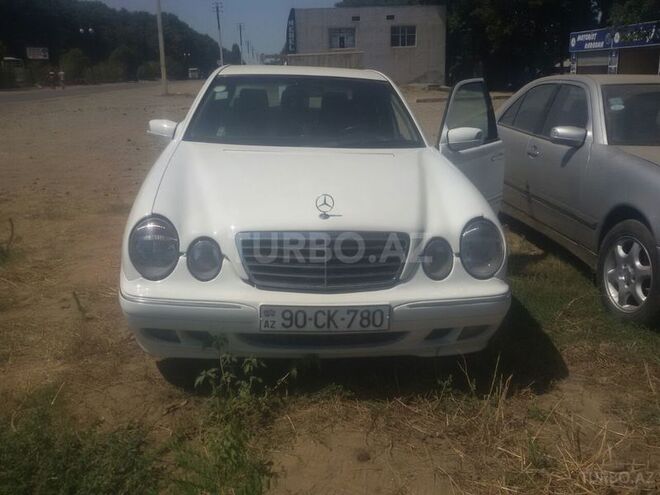 Mercedes E 240 1999, 210,000 km - 2.4 l - Bakı