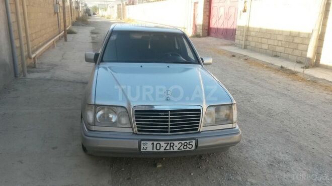 Mercedes E 220 1995, 239,000 km - 2.2 l - Bakı