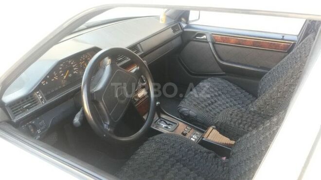 Mercedes E 220 1995, 239,000 km - 2.2 l - Bakı