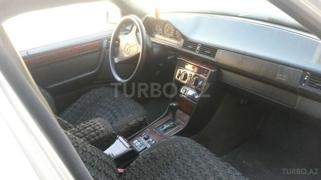 Mercedes E 220 1995, 239,000 km - 2.2 l - Bakı