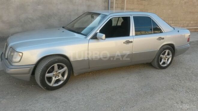Mercedes E 220 1995, 239,000 km - 2.2 l - Bakı