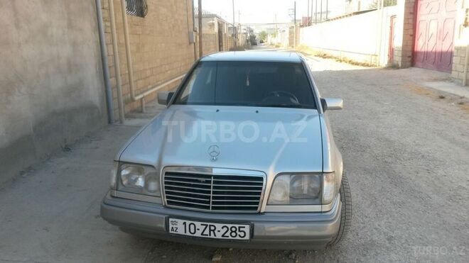 Mercedes E 220 1995, 239,000 km - 2.2 l - Bakı