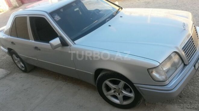Mercedes E 220 1995, 239,000 km - 2.2 l - Bakı
