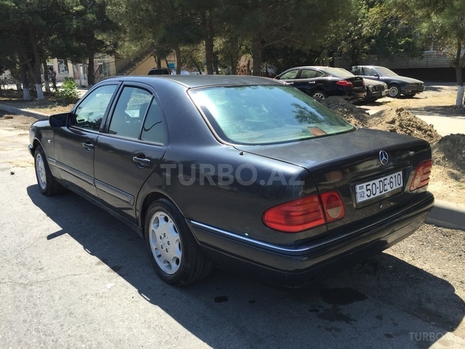 Mercedes E 240 1999, 257,800 km - 2.3 l - Bakı