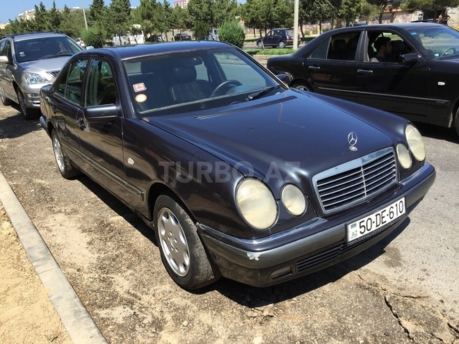 Mercedes E 240 1999, 257,800 km - 2.3 l - Bakı