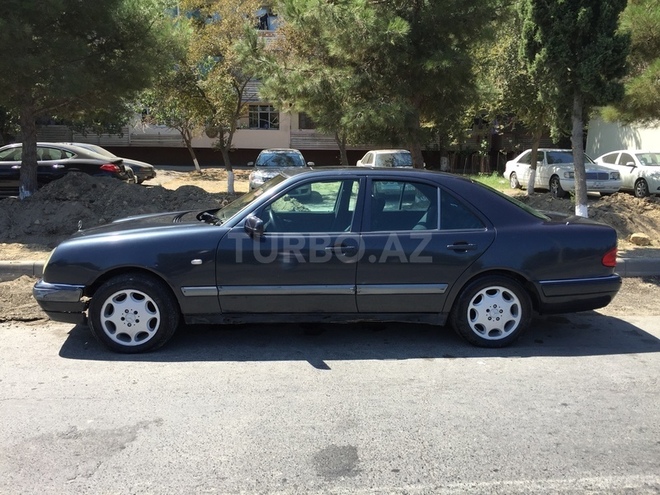 Mercedes E 240 1999, 257,800 km - 2.3 l - Bakı