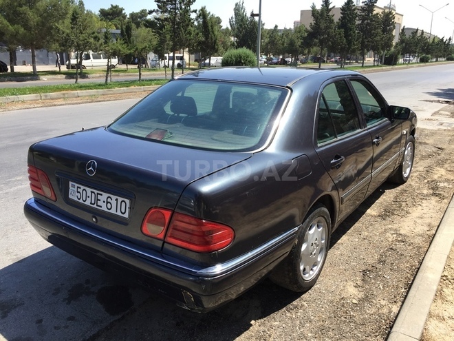 Mercedes E 240 1999, 257,800 km - 2.3 l - Bakı