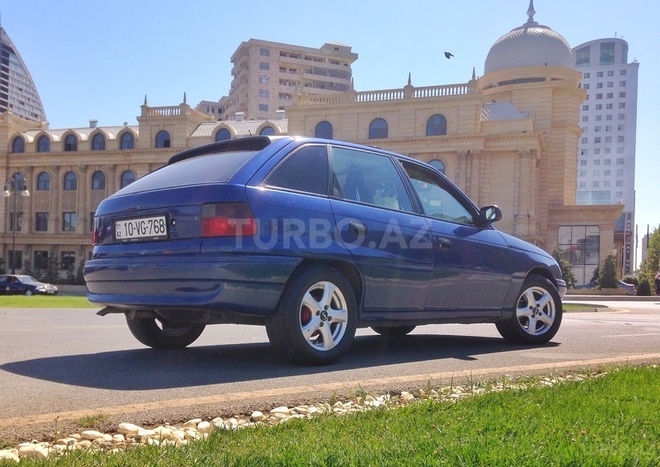 Opel Astra 1996, 285,000 km - 1.6 л - Bakı