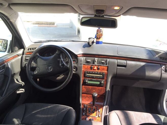 Mercedes E 240 1999, 240,000 km - 2.4 l - Bakı