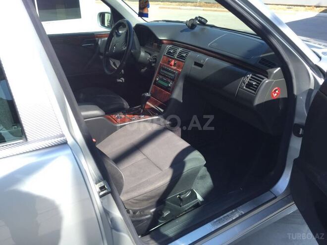 Mercedes E 240 1999, 240,000 km - 2.4 l - Bakı