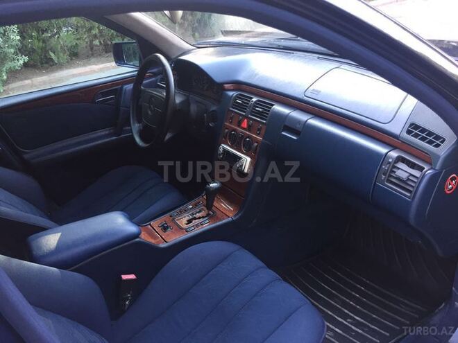 Mercedes E 240 1998, 275,000 km - 2.4 l - Sumqayıt