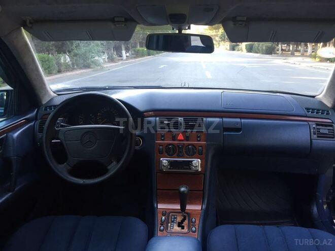 Mercedes E 240 1998, 275,000 km - 2.4 l - Sumqayıt