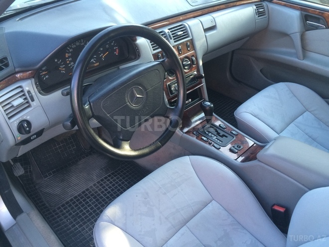 Mercedes E 240 1998, 275,000 km - 2.4 l - Bakı