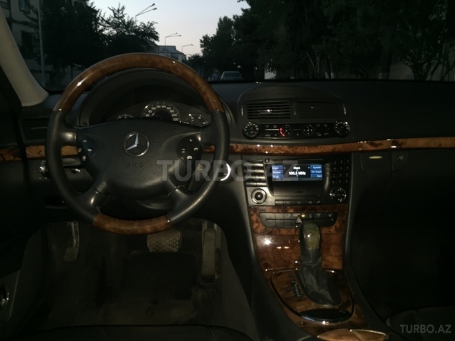 Mercedes E 270 2003, 210,000 km - 2.7 л - Bakı