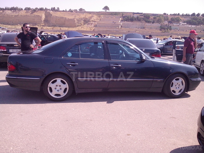 Mercedes E 240 2000, 179,000 km - 2.4 л - Sumqayıt