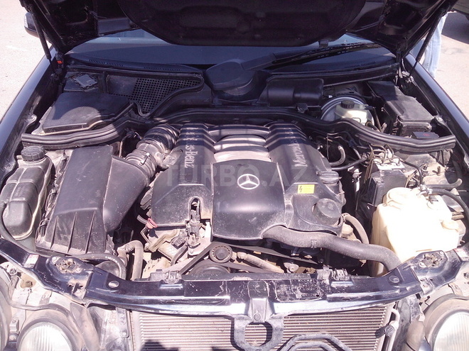 Mercedes E 240 2000, 179,000 km - 2.4 л - Sumqayıt
