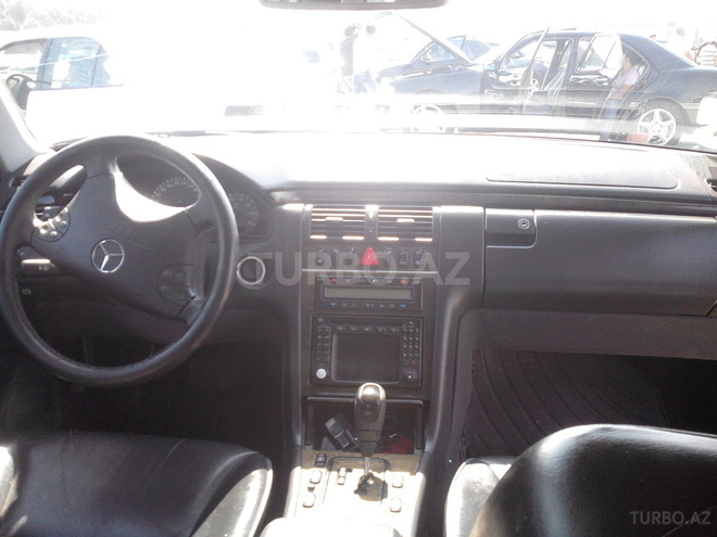 Mercedes E 240 2000, 179,000 km - 2.4 л - Sumqayıt