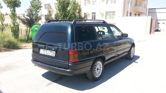 Opel Astra 1995, 250,000 km - 1.6 l - Bakı
