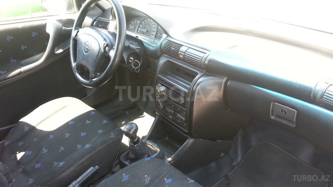 Opel Astra 1995, 250,000 km - 1.6 l - Bakı