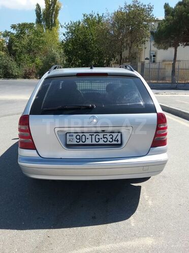 Mercedes C 220 2001, 302,000 km - 2.2 l - Bakı
