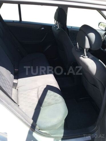 Mercedes C 220 2001, 302,000 km - 2.2 l - Bakı